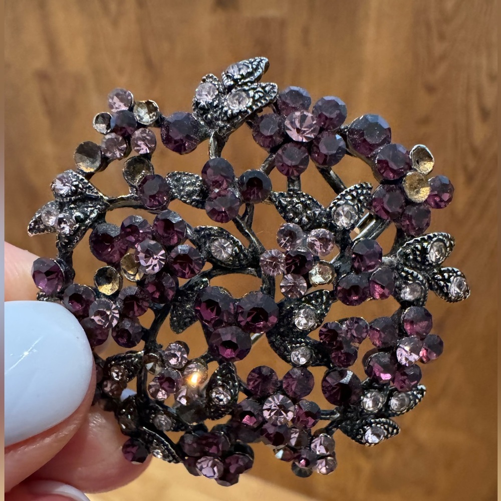 Beautiful‎ Brooch in EC